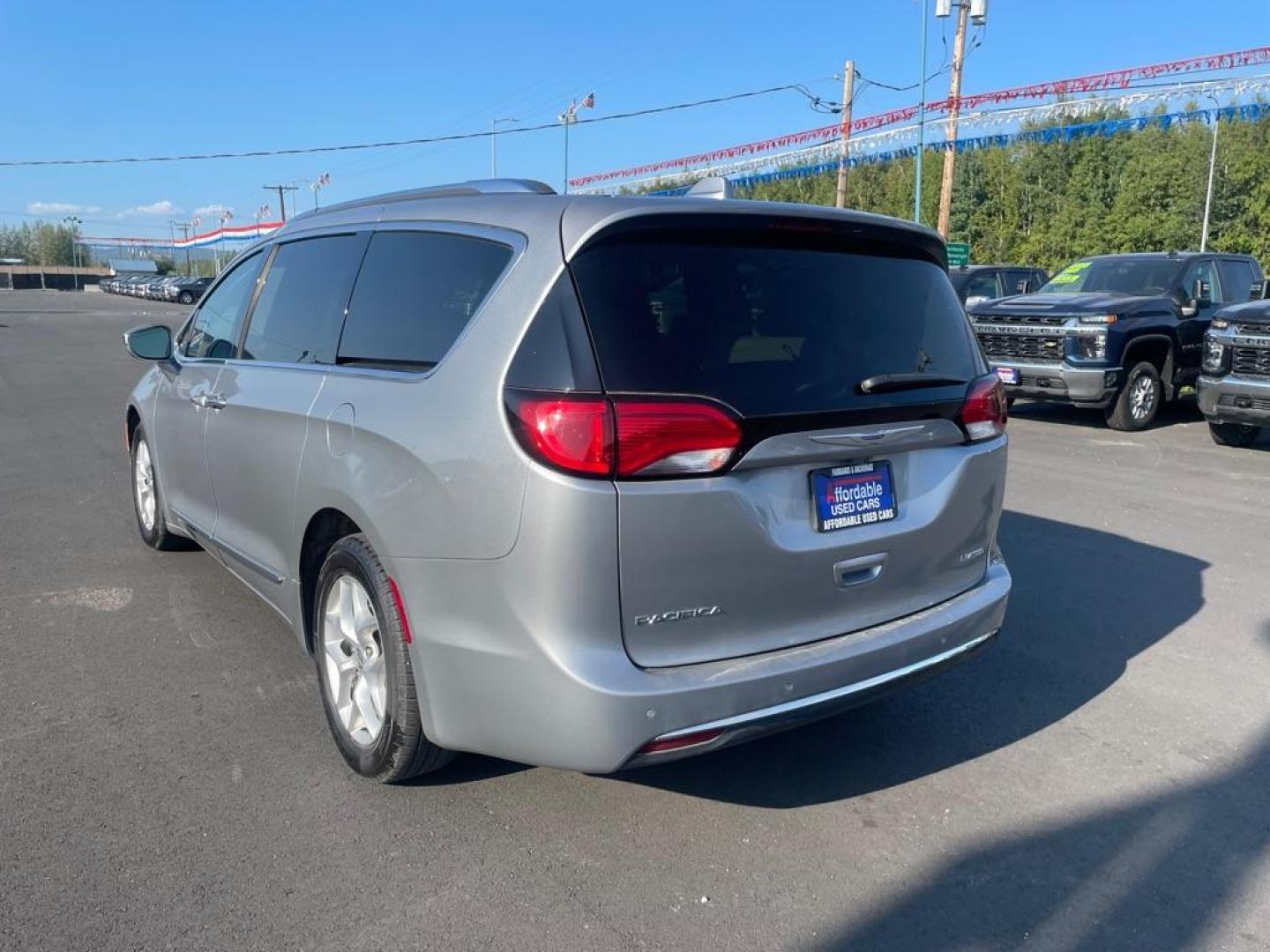 2020 SILVER CHRYSLER PACIFICA LIMITED (2C4RC1GG9LR) with an 3.6L engine, Automatic transmission, located at 2525 S. Cushman, Fairbanks, AK, 99701, (907) 452-5707, 64.824036, -147.712311 - Photo#2