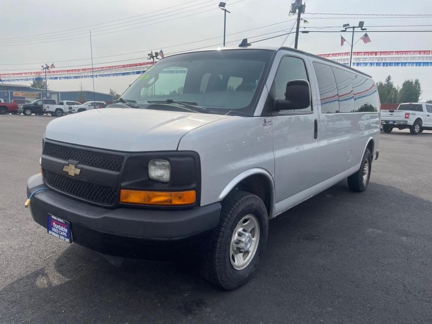 2016 SILVER CHEVROLET EXPRESS G3500 LS (1GAZGNFG2G1) with an 6.0L engine, Automatic transmission, located at 2525 S. Cushman, Fairbanks, AK, 99701, (907) 452-5707, 64.824036, -147.712311 - Photo#1