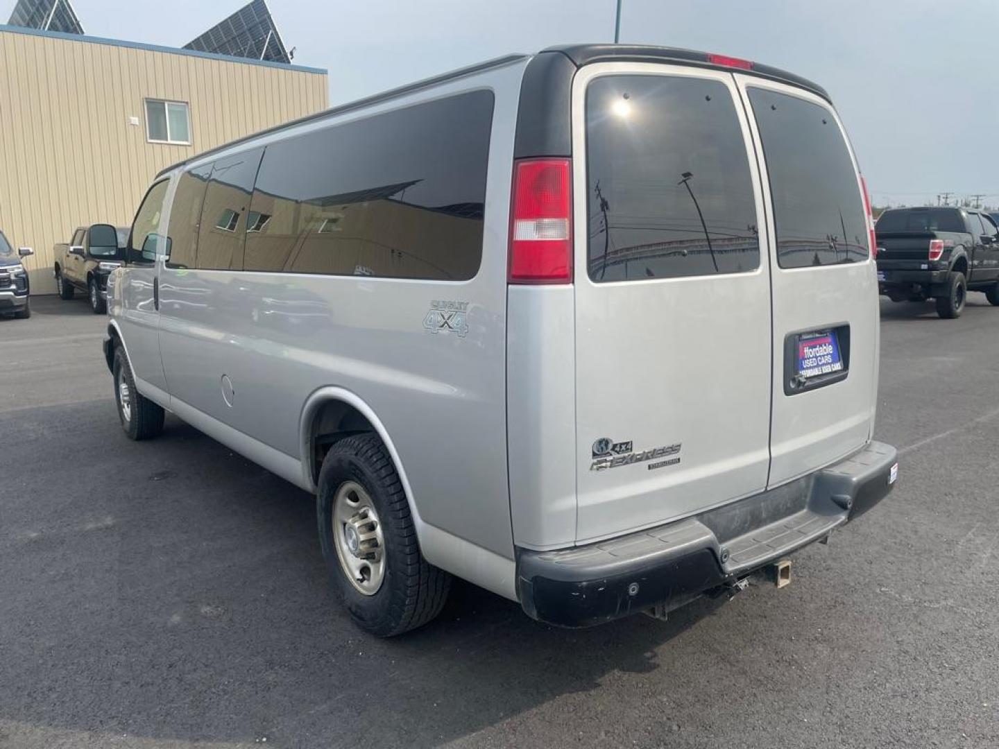 2016 SILVER CHEVROLET EXPRESS G3500 LS (1GAZGNFG2G1) with an 6.0L engine, Automatic transmission, located at 2525 S. Cushman, Fairbanks, AK, 99701, (907) 452-5707, 64.824036, -147.712311 - Photo#2