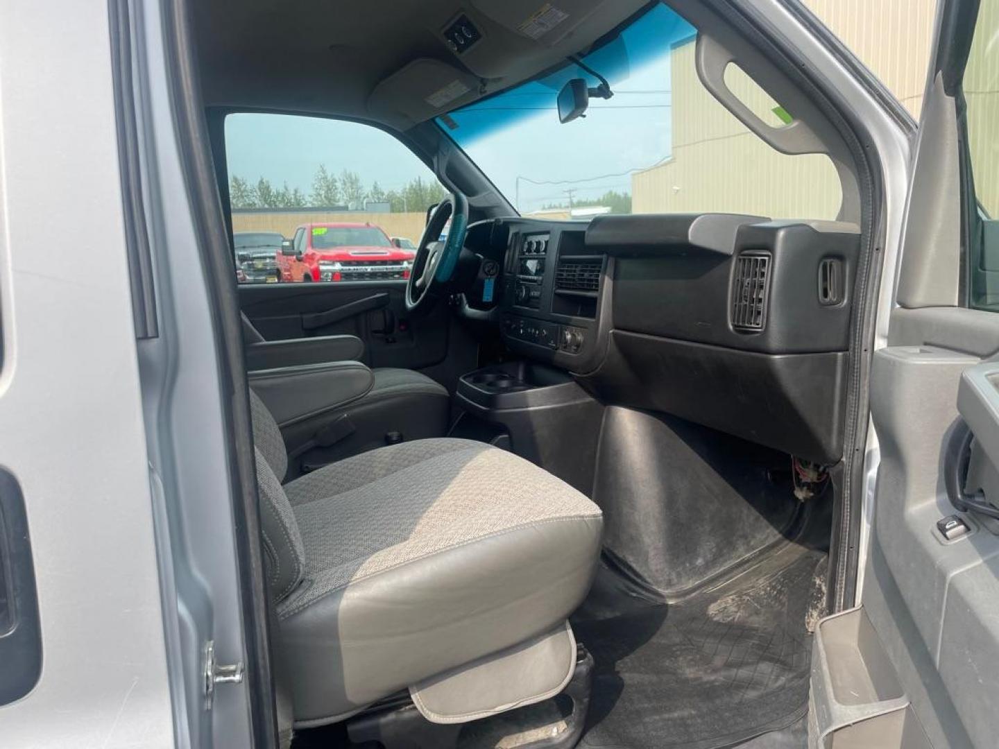 2016 SILVER CHEVROLET EXPRESS G3500 LS (1GAZGNFG2G1) with an 6.0L engine, Automatic transmission, located at 2525 S. Cushman, Fairbanks, AK, 99701, (907) 452-5707, 64.824036, -147.712311 - Photo#5