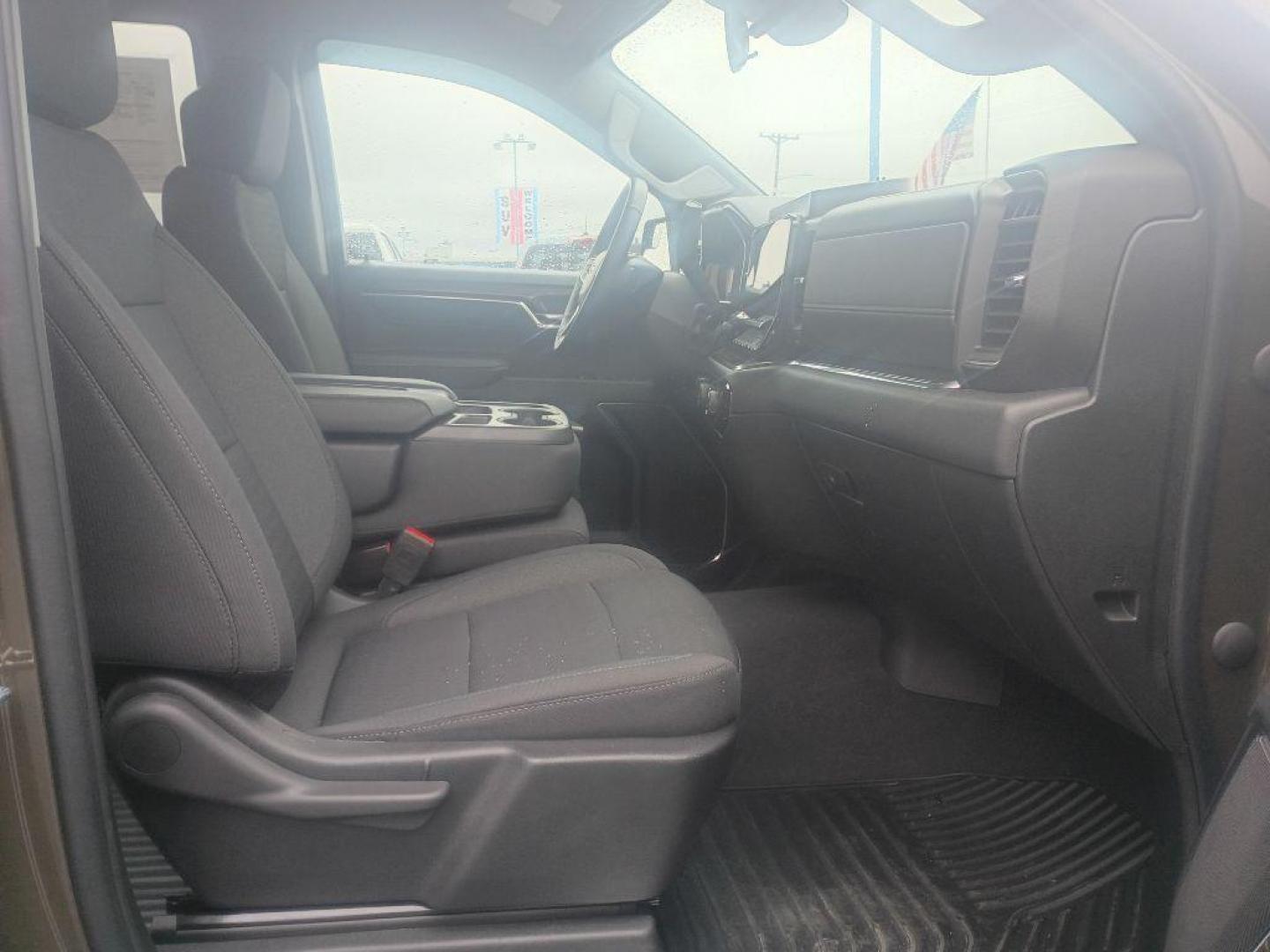2023 GREEN CHEVROLET SILVERADO 1500 LT (1GCUDDED1PZ) with an 5.3L engine, Automatic transmission, located at 2525 S. Cushman, Fairbanks, AK, 99701, (907) 452-5707, 64.824036, -147.712311 - Photo#5