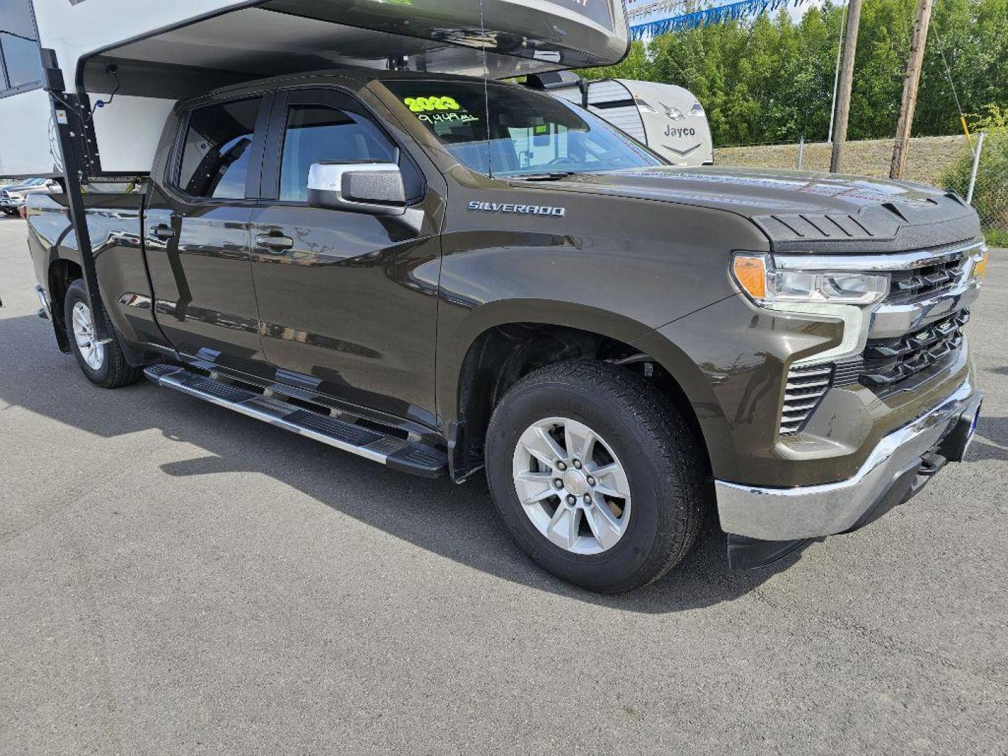 2023 GREEN CHEVROLET SILVERADO 1500 LT (1GCUDDED1PZ) with an 5.3L engine, Automatic transmission, located at 2525 S. Cushman, Fairbanks, AK, 99701, (907) 452-5707, 64.824036, -147.712311 - Photo#1
