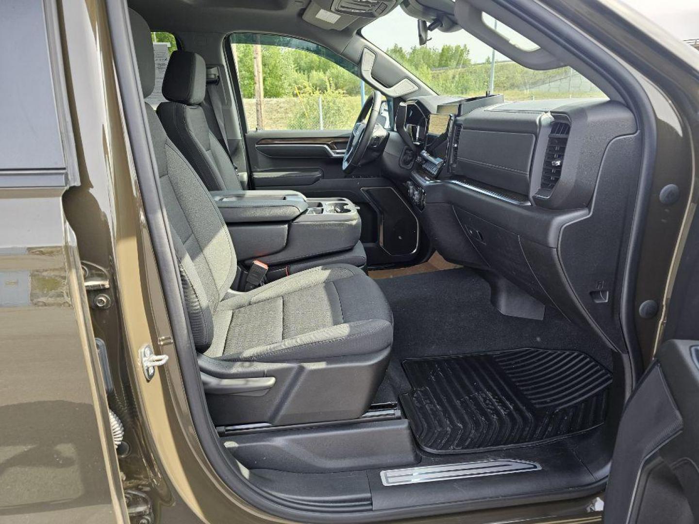 2023 GREEN CHEVROLET SILVERADO 1500 LT (1GCUDDED1PZ) with an 5.3L engine, Automatic transmission, located at 2525 S. Cushman, Fairbanks, AK, 99701, (907) 452-5707, 64.824036, -147.712311 - Photo#2