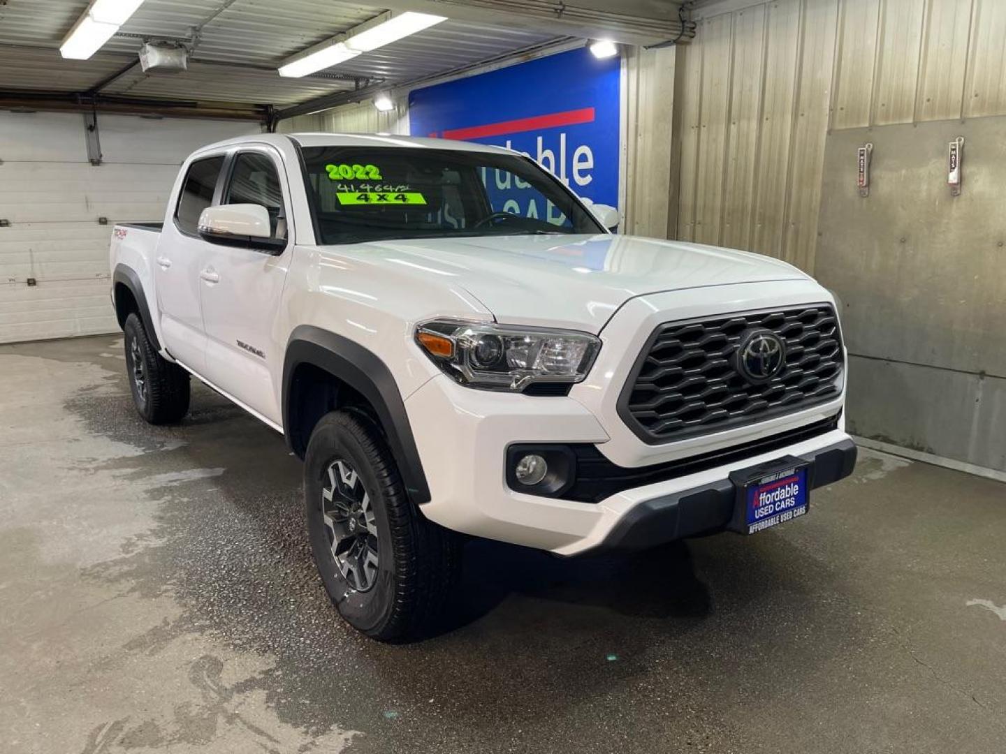 2022 WHITE TOYOTA TACOMA DOUBLE CAB (3TMCZ5AN2NM) with an 3.5L engine, Automatic transmission, located at 2525 S. Cushman, Fairbanks, AK, 99701, (907) 452-5707, 64.824036, -147.712311 - Photo#0