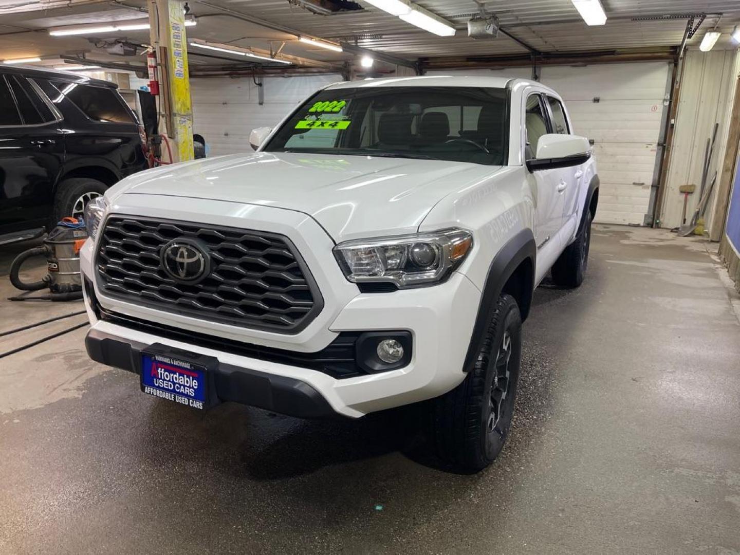 2022 WHITE TOYOTA TACOMA DOUBLE CAB (3TMCZ5AN2NM) with an 3.5L engine, Automatic transmission, located at 2525 S. Cushman, Fairbanks, AK, 99701, (907) 452-5707, 64.824036, -147.712311 - Photo#1