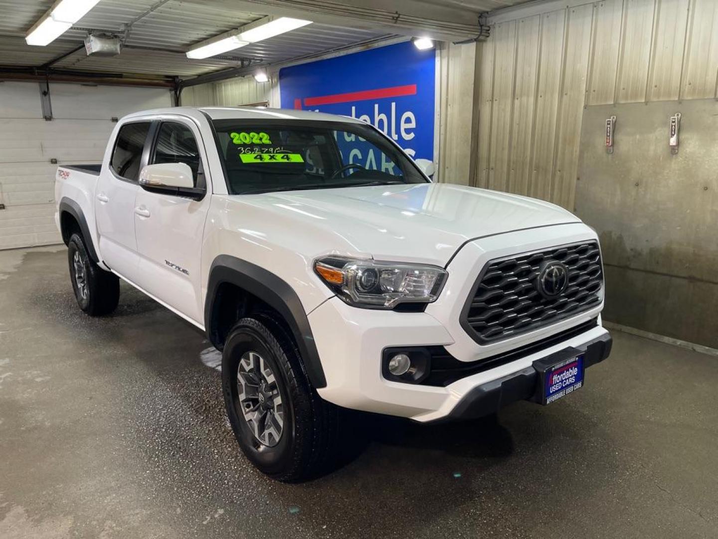 2022 WHITE TOYOTA TACOMA DOUBLE CAB (3TMCZ5AN6NM) with an 3.5L engine, Automatic transmission, located at 2525 S. Cushman, Fairbanks, AK, 99701, (907) 452-5707, 64.824036, -147.712311 - Photo#0