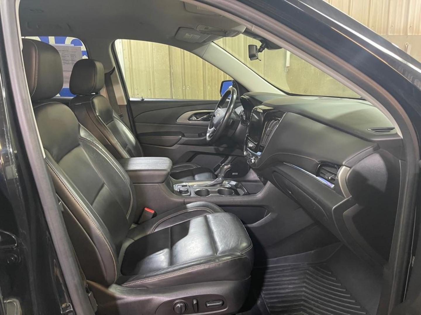 2020 BLACK CHEVROLET TRAVERSE LT (1GNERHKWXLJ) with an 3.6L engine, Automatic transmission, located at 2525 S. Cushman, Fairbanks, AK, 99701, (907) 452-5707, 64.824036, -147.712311 - Photo#3