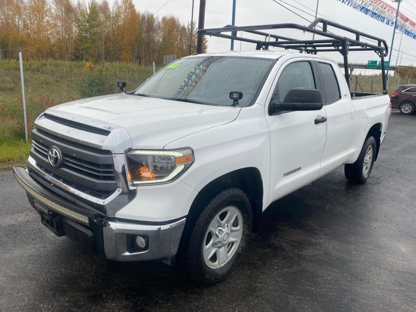 2015 WHITE TOYOTA TUNDRA DOUBLE CAB SR/SR5 (5TFUM5F10FX) with an 4.6L engine, Automatic transmission, located at 2525 S. Cushman, Fairbanks, AK, 99701, (907) 452-5707, 64.824036, -147.712311 - Photo#0