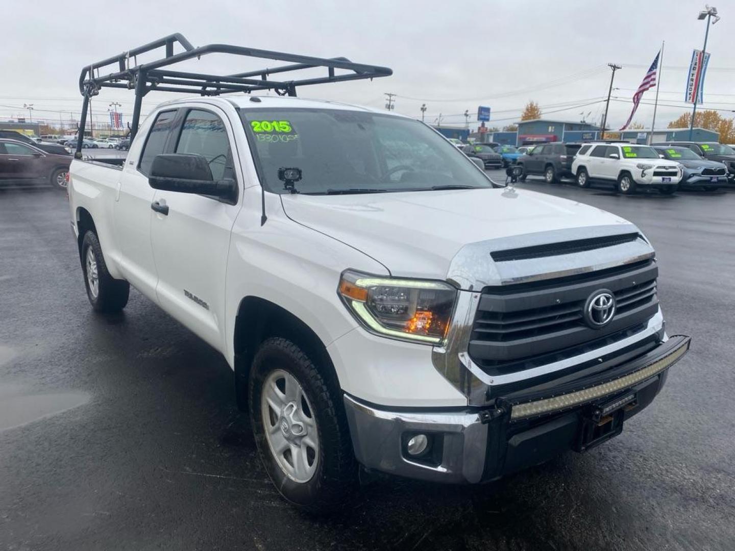 2015 WHITE TOYOTA TUNDRA DOUBLE CAB SR/SR5 (5TFUM5F10FX) with an 4.6L engine, Automatic transmission, located at 2525 S. Cushman, Fairbanks, AK, 99701, (907) 452-5707, 64.824036, -147.712311 - Photo#1