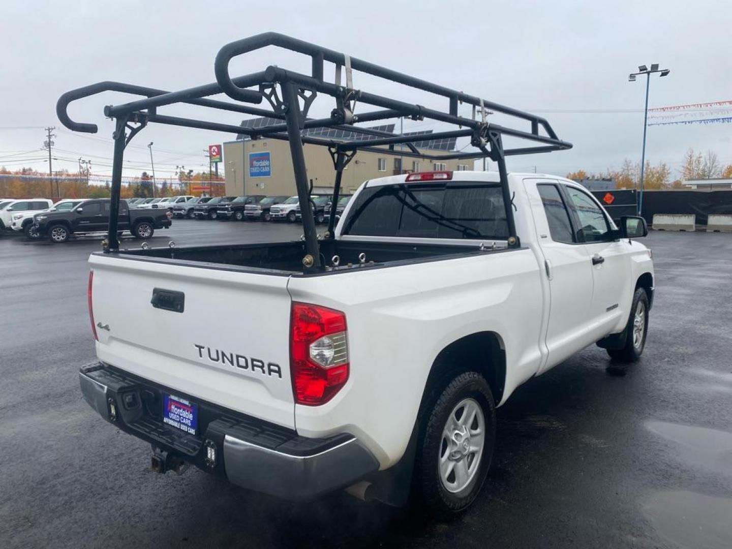 2015 WHITE TOYOTA TUNDRA DOUBLE CAB SR/SR5 (5TFUM5F10FX) with an 4.6L engine, Automatic transmission, located at 2525 S. Cushman, Fairbanks, AK, 99701, (907) 452-5707, 64.824036, -147.712311 - Photo#2