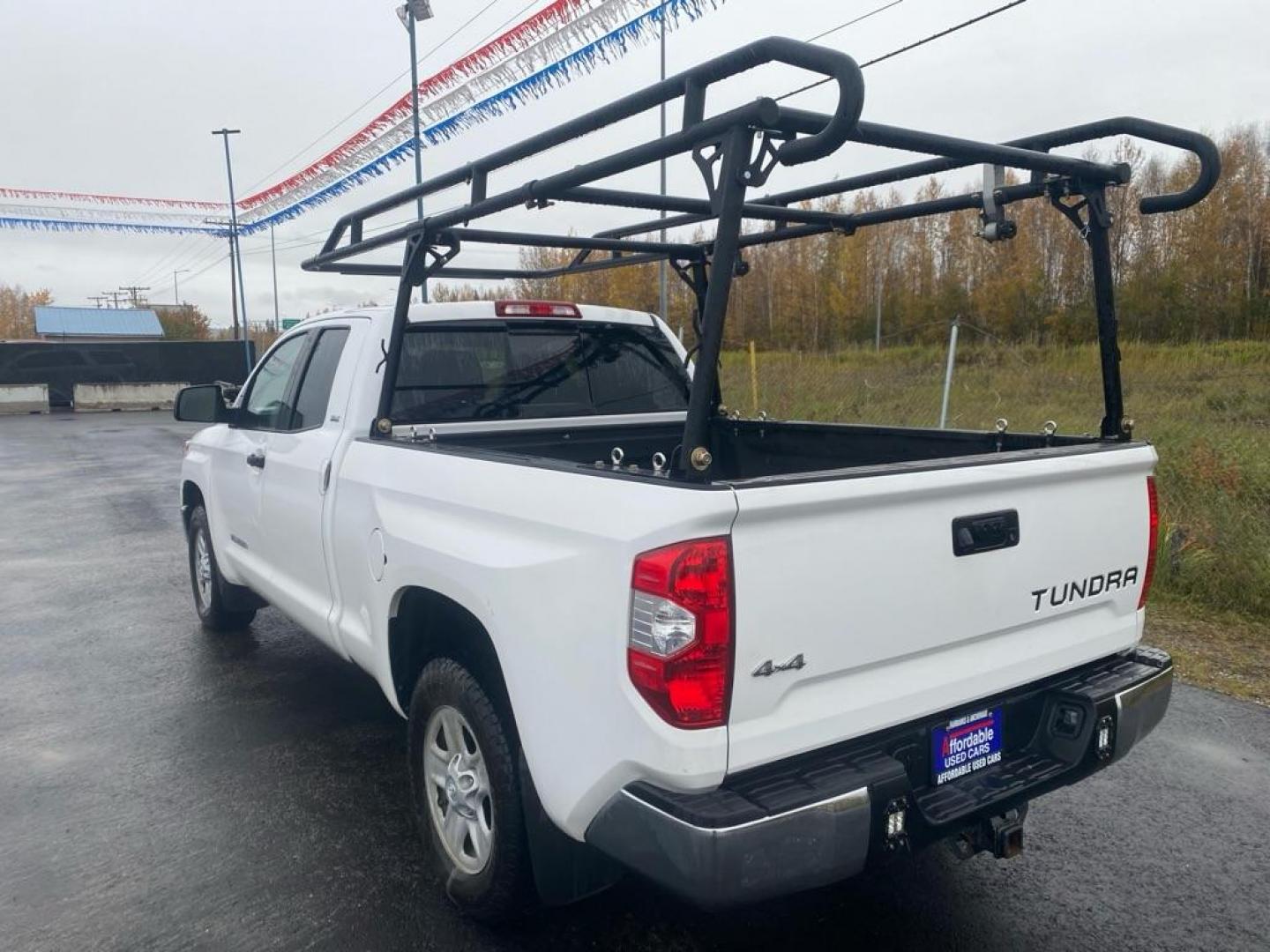 2015 WHITE TOYOTA TUNDRA DOUBLE CAB SR/SR5 (5TFUM5F10FX) with an 4.6L engine, Automatic transmission, located at 2525 S. Cushman, Fairbanks, AK, 99701, (907) 452-5707, 64.824036, -147.712311 - Photo#3