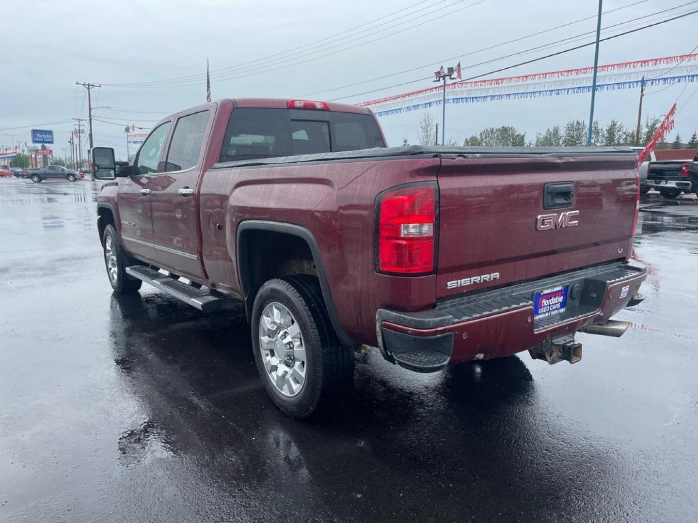 2015 MAROON GMC SIERRA 2500 DENALI (1GT120EG8FF) with an 6.0L engine, Automatic transmission, located at 2525 S. Cushman, Fairbanks, AK, 99701, (907) 452-5707, 64.824036, -147.712311 - Photo#2