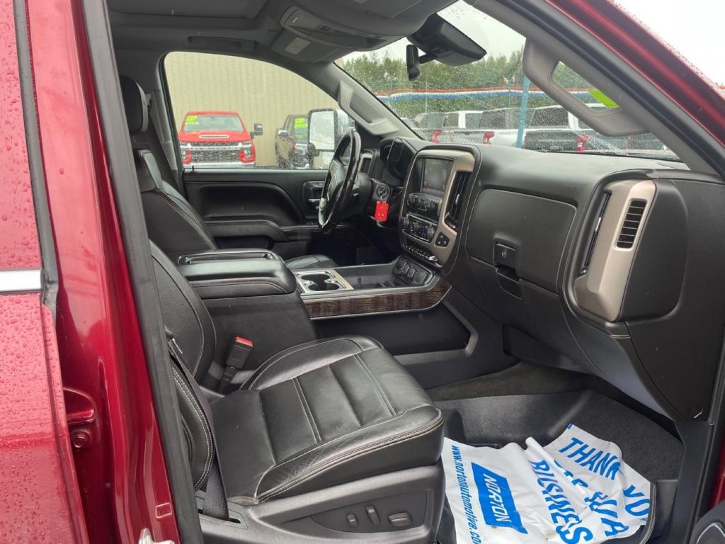 2015 MAROON GMC SIERRA 2500 DENALI (1GT120EG8FF) with an 6.0L engine, Automatic transmission, located at 2525 S. Cushman, Fairbanks, AK, 99701, (907) 452-5707, 64.824036, -147.712311 - Photo#5