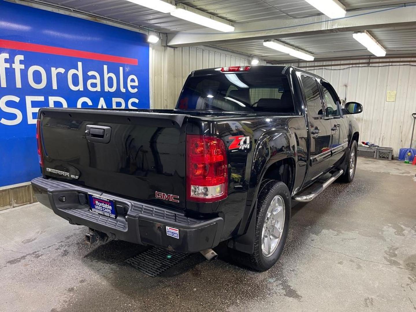 2013 BLACK GMC SIERRA 1500 SLT (3GTP2WE79DG) with an 5.3L engine, Automatic transmission, located at 2525 S. Cushman, Fairbanks, AK, 99701, (907) 452-5707, 64.824036, -147.712311 - Photo#2