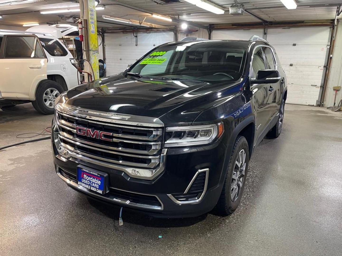 2020 BLACK GMC ACADIA SLE (1GKKNRL45LZ) with an 2.0L engine, Automatic transmission, located at 2525 S. Cushman, Fairbanks, AK, 99701, (907) 452-5707, 64.824036, -147.712311 - Photo#1