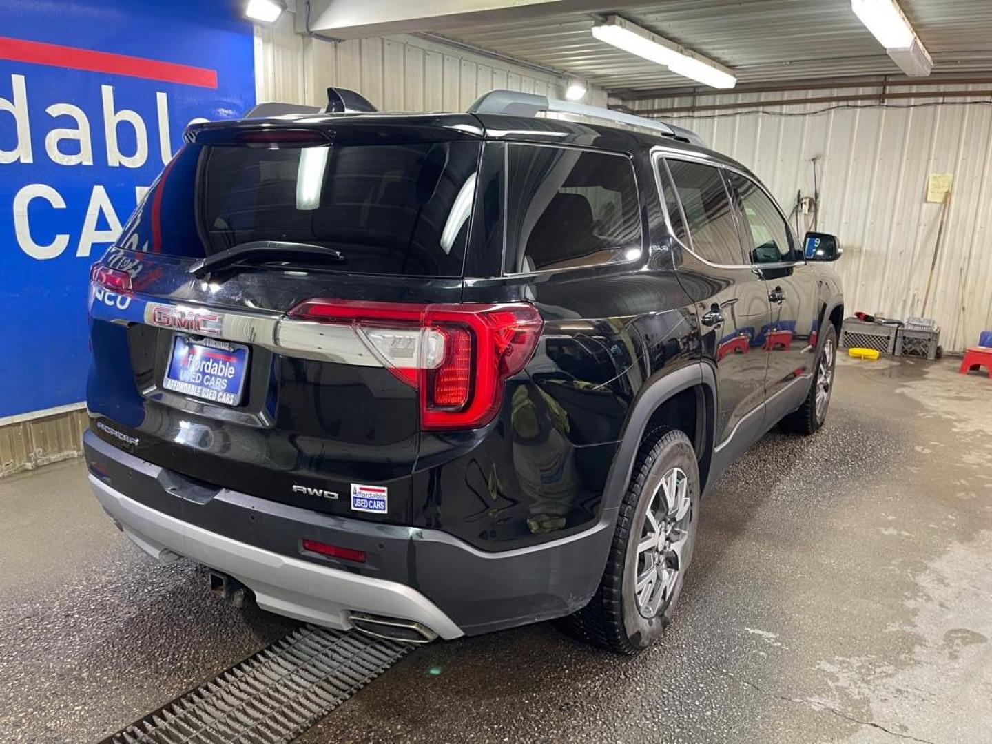 2020 BLACK GMC ACADIA SLE (1GKKNRL45LZ) with an 2.0L engine, Automatic transmission, located at 2525 S. Cushman, Fairbanks, AK, 99701, (907) 452-5707, 64.824036, -147.712311 - Photo#2