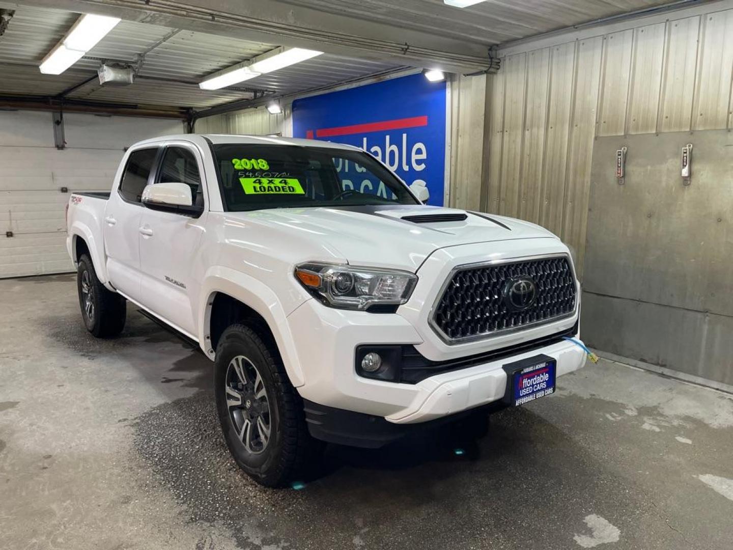 2018 WHITE TOYOTA TACOMA DOUBLE CAB (3TMCZ5AN9JM) with an 3.5L engine, Automatic transmission, located at 2525 S. Cushman, Fairbanks, AK, 99701, (907) 452-5707, 64.824036, -147.712311 - Photo#0