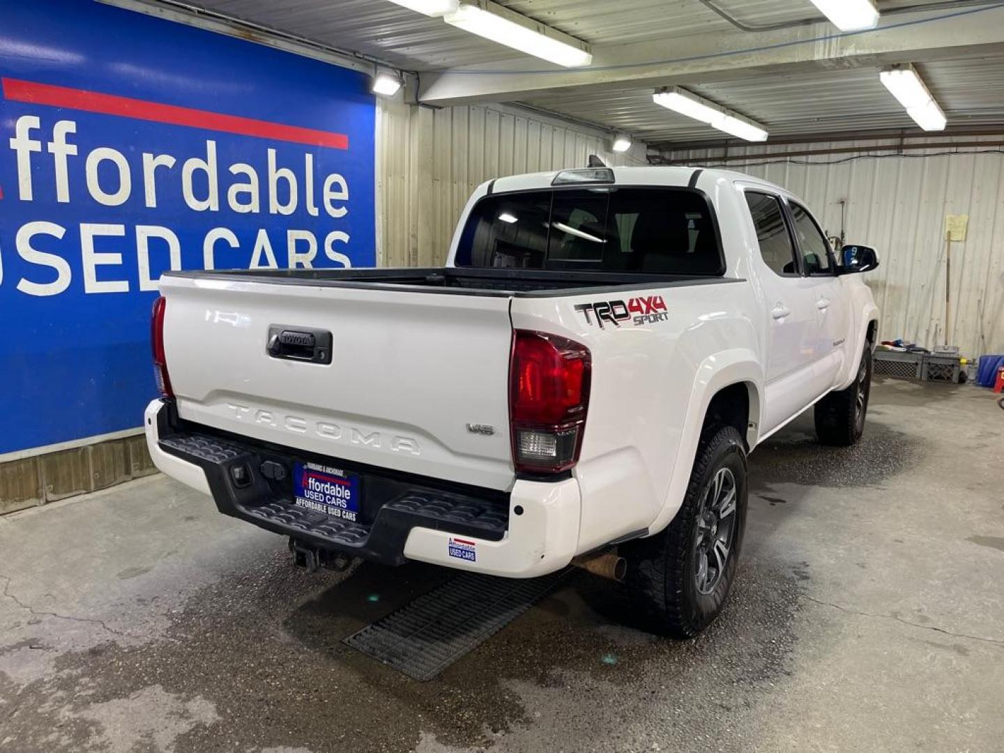 2018 WHITE TOYOTA TACOMA DOUBLE CAB (3TMCZ5AN9JM) with an 3.5L engine, Automatic transmission, located at 2525 S. Cushman, Fairbanks, AK, 99701, (907) 452-5707, 64.824036, -147.712311 - Photo#2