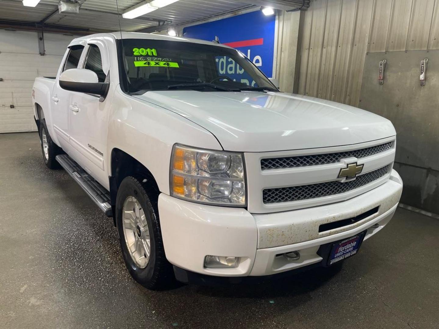 2011 WHITE CHEVROLET SILVERADO 1500 LT (3GCPKSE32BG) with an 5.3L engine, Automatic transmission, located at 2525 S. Cushman, Fairbanks, AK, 99701, (907) 452-5707, 64.824036, -147.712311 - Photo#0