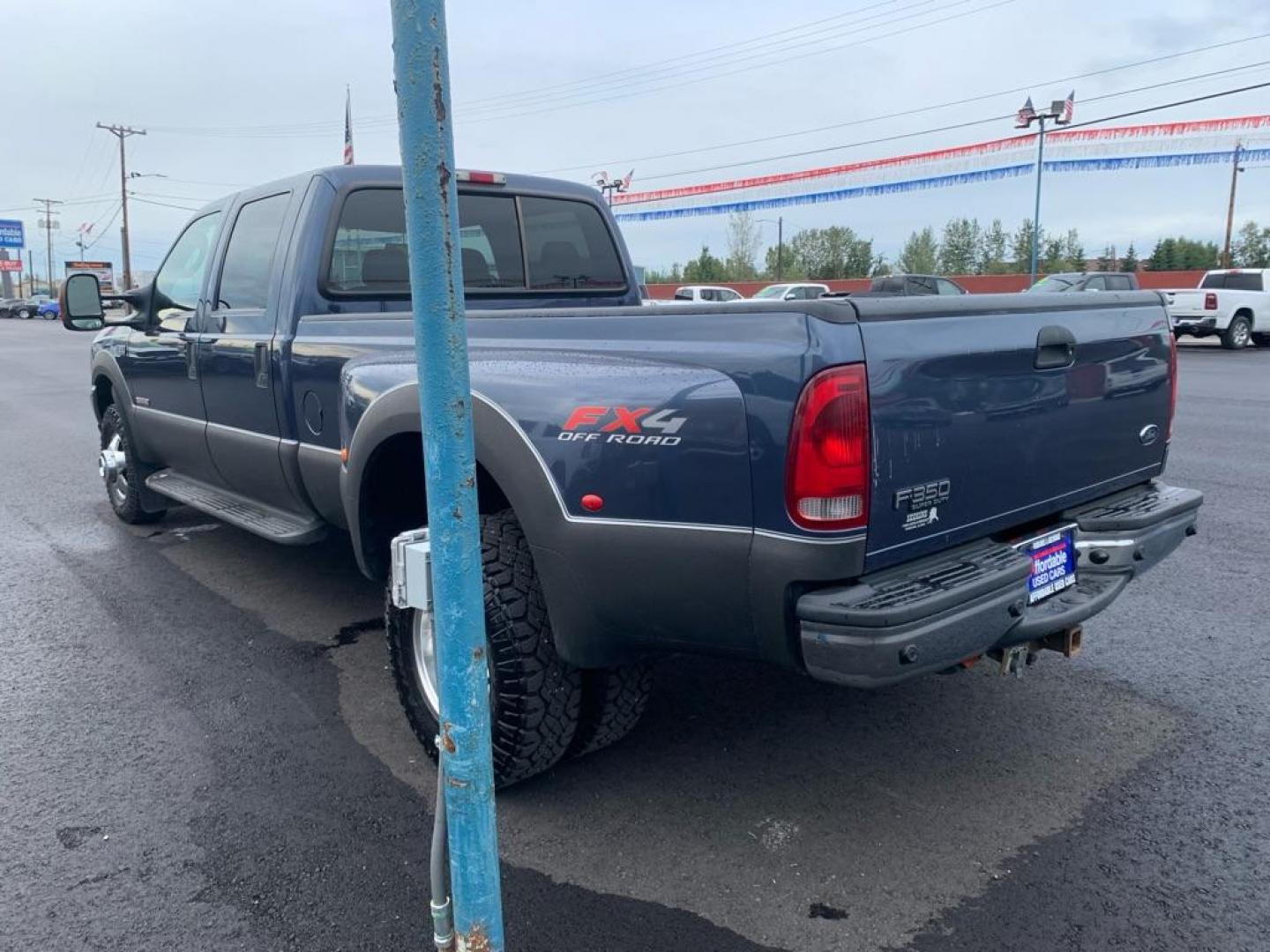 2004 BLUE FORD F350 SUPER DUTY (1FTWW33P84E) with an 6.0L engine, Automatic transmission, located at 2525 S. Cushman, Fairbanks, AK, 99701, (907) 452-5707, 64.824036, -147.712311 - Photo#2