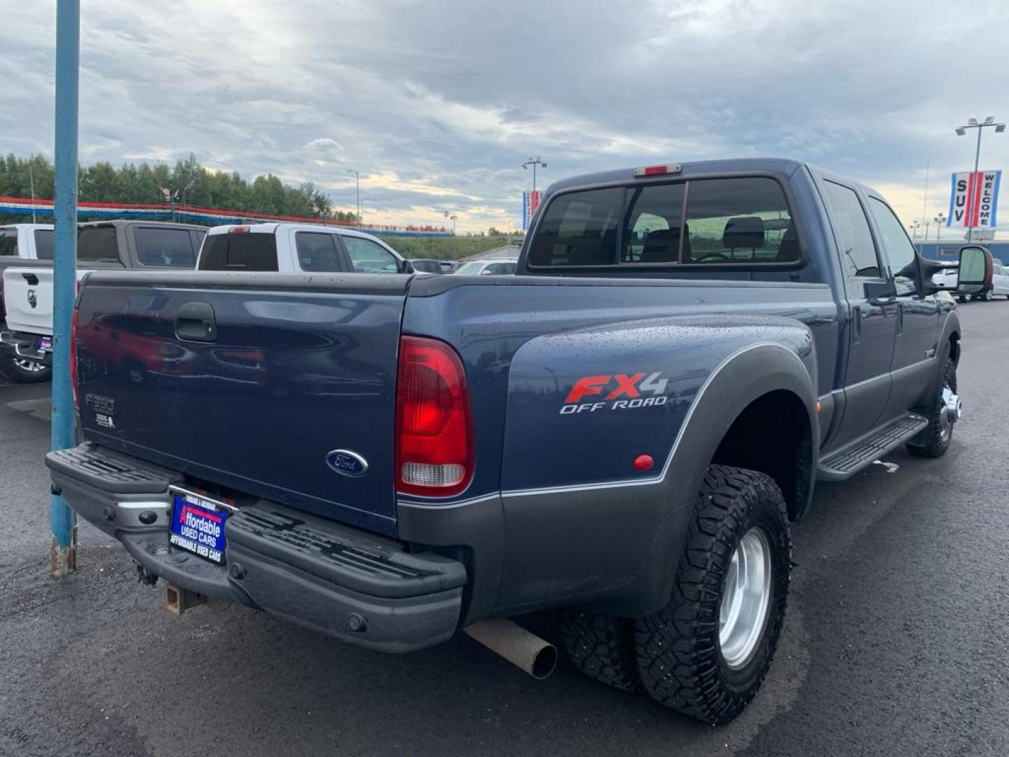 2004 BLUE FORD F350 SUPER DUTY (1FTWW33P84E) with an 6.0L engine, Automatic transmission, located at 2525 S. Cushman, Fairbanks, AK, 99701, (907) 452-5707, 64.824036, -147.712311 - Photo#3