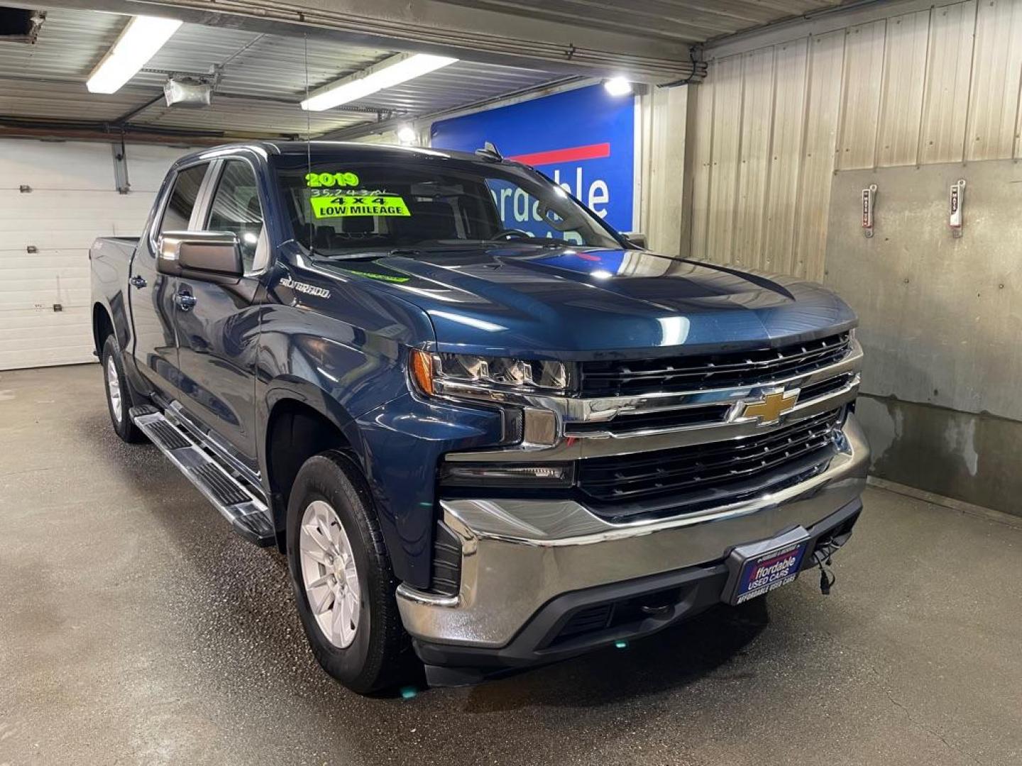 2019 BLUE CHEVROLET SILVERADO 1500 LT (3GCUYDED1KG) with an 5.3L engine, Automatic transmission, located at 2525 S. Cushman, Fairbanks, AK, 99701, (907) 452-5707, 64.824036, -147.712311 - Photo#0