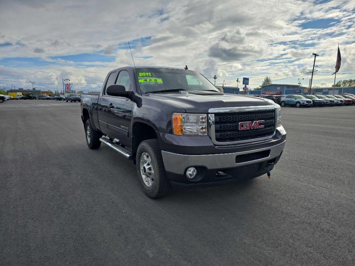 2011 GRAY GMC SIERRA 2500 SLE (1GT220CG9BZ) with an 6.0L engine, Automatic transmission, located at 2525 S. Cushman, Fairbanks, AK, 99701, (907) 452-5707, 64.824036, -147.712311 - Photo#2