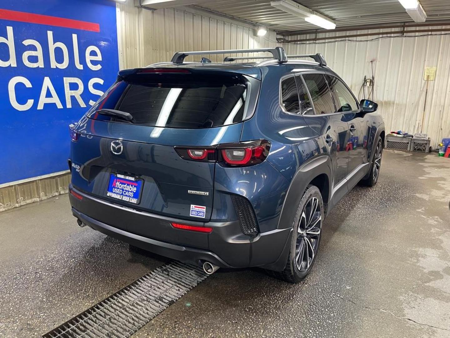 2023 GREY MAZDA CX-50 PREMIUM PLUS (7MMVABEMXPN) with an 2.5L engine, Automatic transmission, located at 2525 S. Cushman, Fairbanks, AK, 99701, (907) 452-5707, 64.824036, -147.712311 - Photo#2