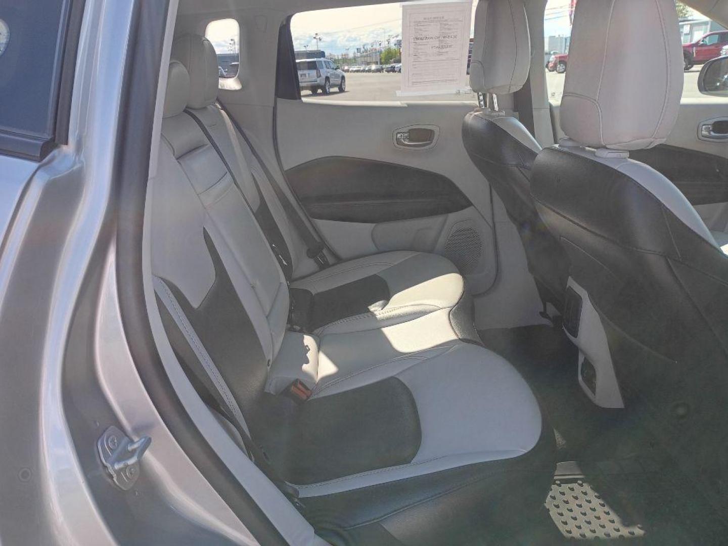 2020 SILVER JEEP COMPASS LIMITED (3C4NJDCB9LT) with an 2.4L engine, Automatic transmission, located at 2525 S. Cushman, Fairbanks, AK, 99701, (907) 452-5707, 64.824036, -147.712311 - Photo#4