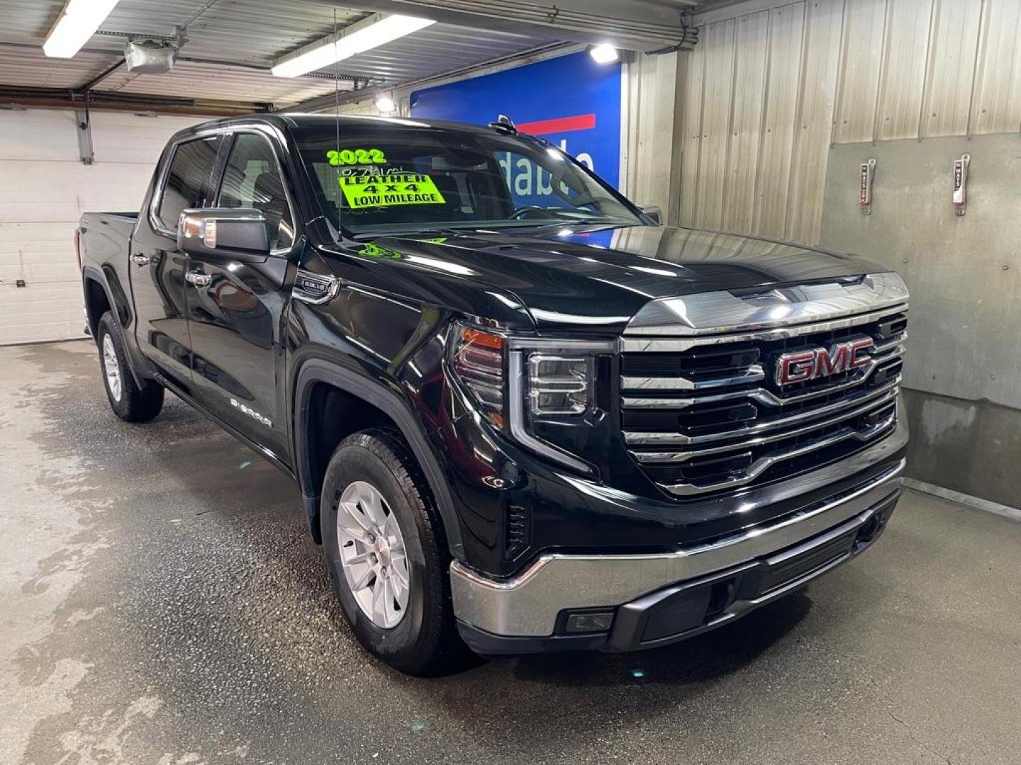 2022 BLACK GMC SIERRA 1500 SLT (3GTUUDED7NG) with an 5.3L engine, Automatic transmission, located at 2525 S. Cushman, Fairbanks, AK, 99701, (907) 452-5707, 64.824036, -147.712311 - Photo#0