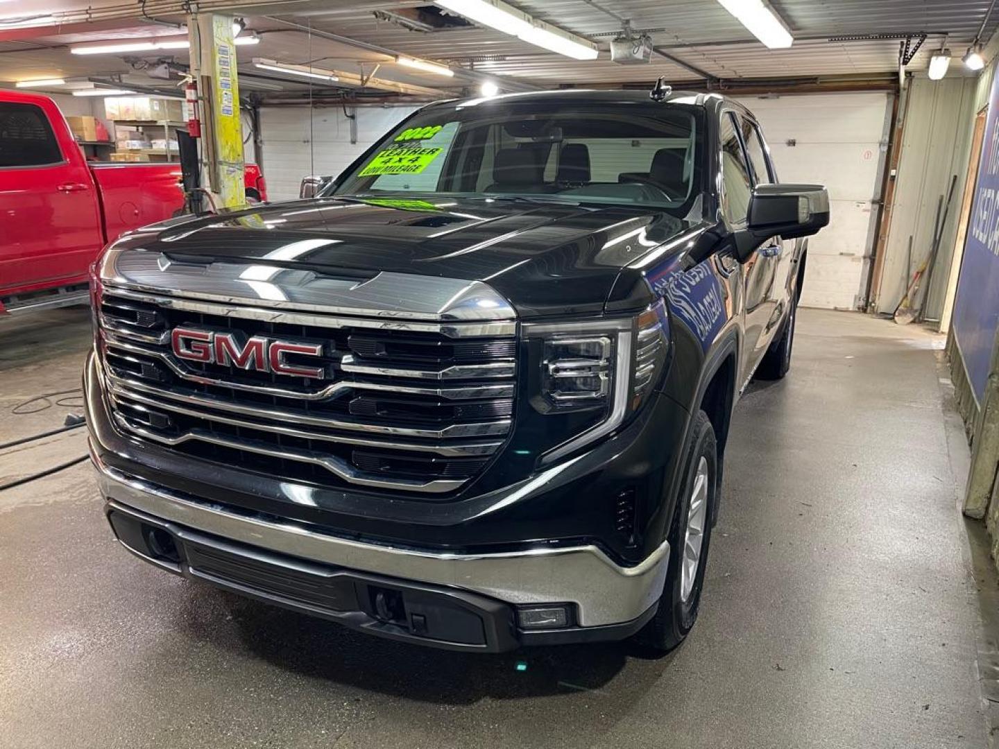 2022 BLACK GMC SIERRA 1500 SLT (3GTUUDED7NG) with an 5.3L engine, Automatic transmission, located at 2525 S. Cushman, Fairbanks, AK, 99701, (907) 452-5707, 64.824036, -147.712311 - Photo#1