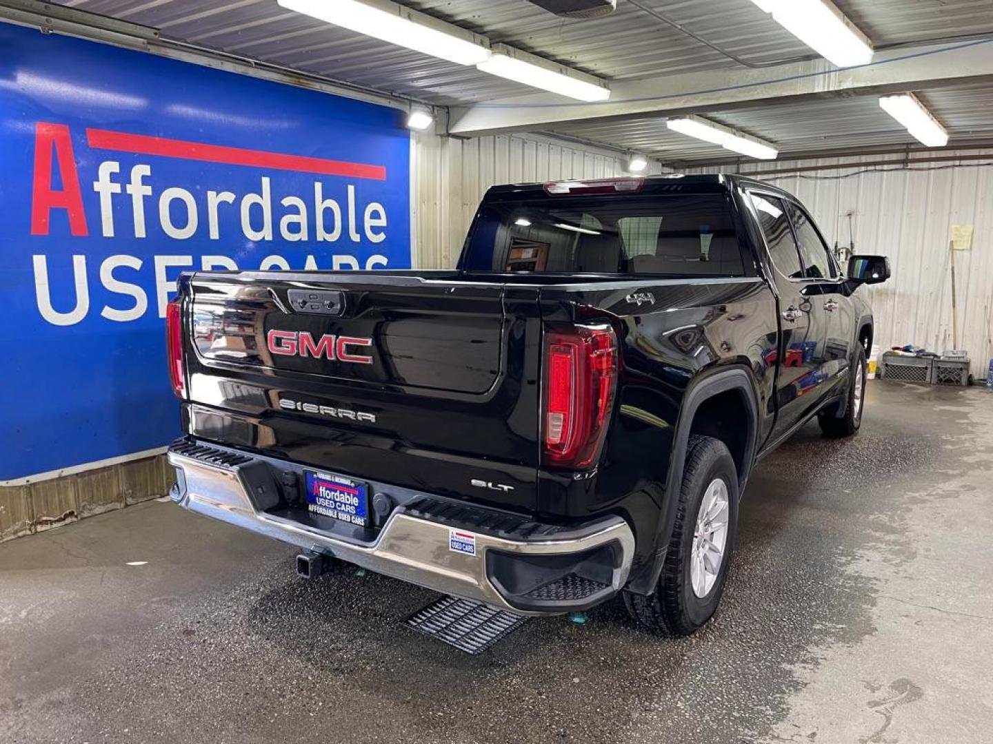 2022 BLACK GMC SIERRA 1500 SLT (3GTUUDED7NG) with an 5.3L engine, Automatic transmission, located at 2525 S. Cushman, Fairbanks, AK, 99701, (907) 452-5707, 64.824036, -147.712311 - Photo#2