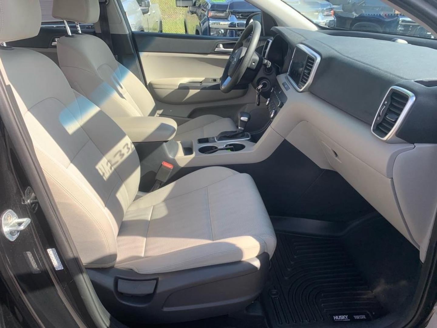 2020 BLACK KIA SPORTAGE LX (KNDPMCAC7L7) with an 2.4L engine, Automatic transmission, located at 2525 S. Cushman, Fairbanks, AK, 99701, (907) 452-5707, 64.824036, -147.712311 - Photo#4