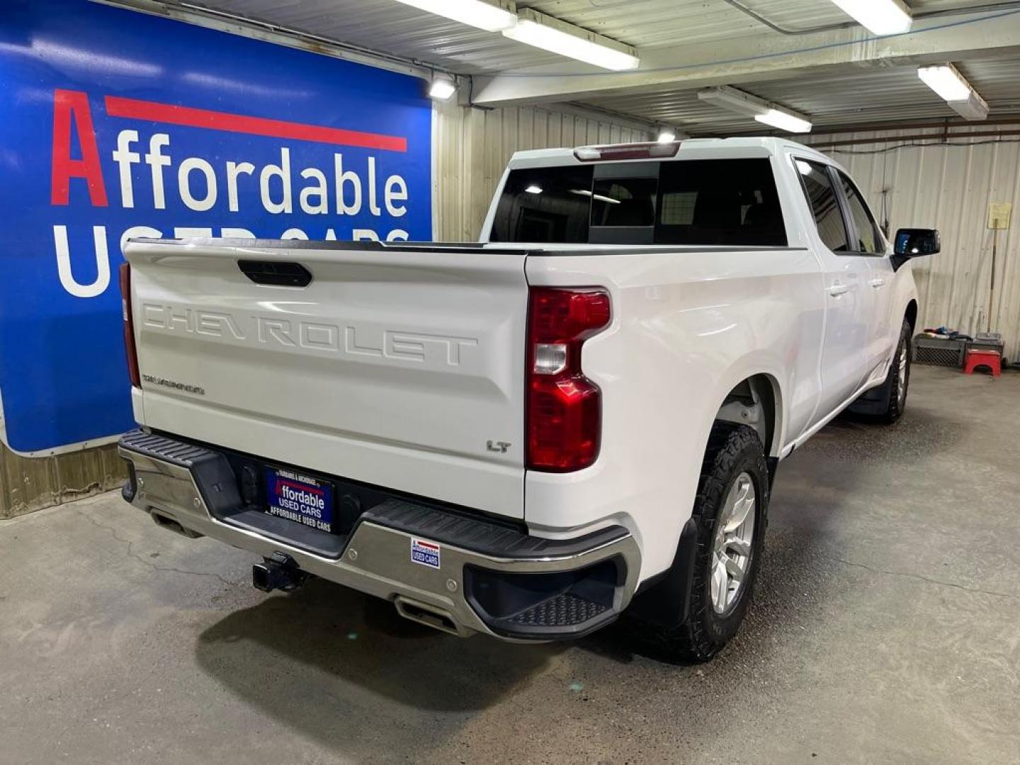 2020 WHITE CHEVROLET SILVERADO 1500 LT (3GCUYDET1LG) with an 3.0L engine, Automatic transmission, located at 2525 S. Cushman, Fairbanks, AK, 99701, (907) 452-5707, 64.824036, -147.712311 - Photo#2