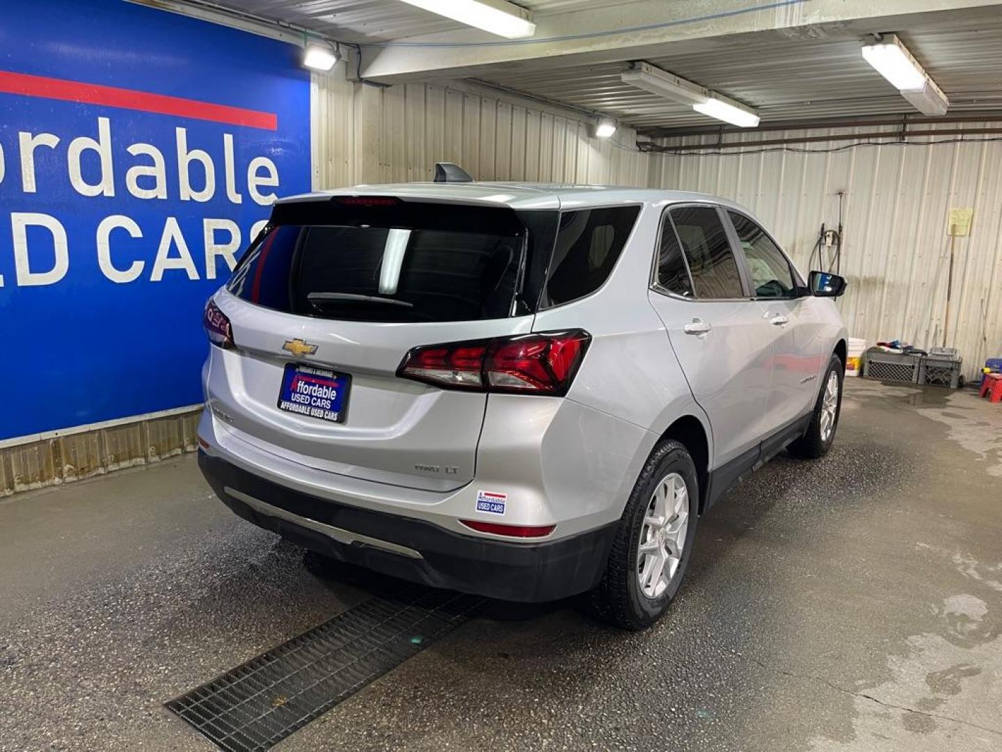 2022 SILVER CHEVROLET EQUINOX LT (3GNAXUEV8NL) with an 1.5L engine, Automatic transmission, located at 2525 S. Cushman, Fairbanks, AK, 99701, (907) 452-5707, 64.824036, -147.712311 - Photo#2