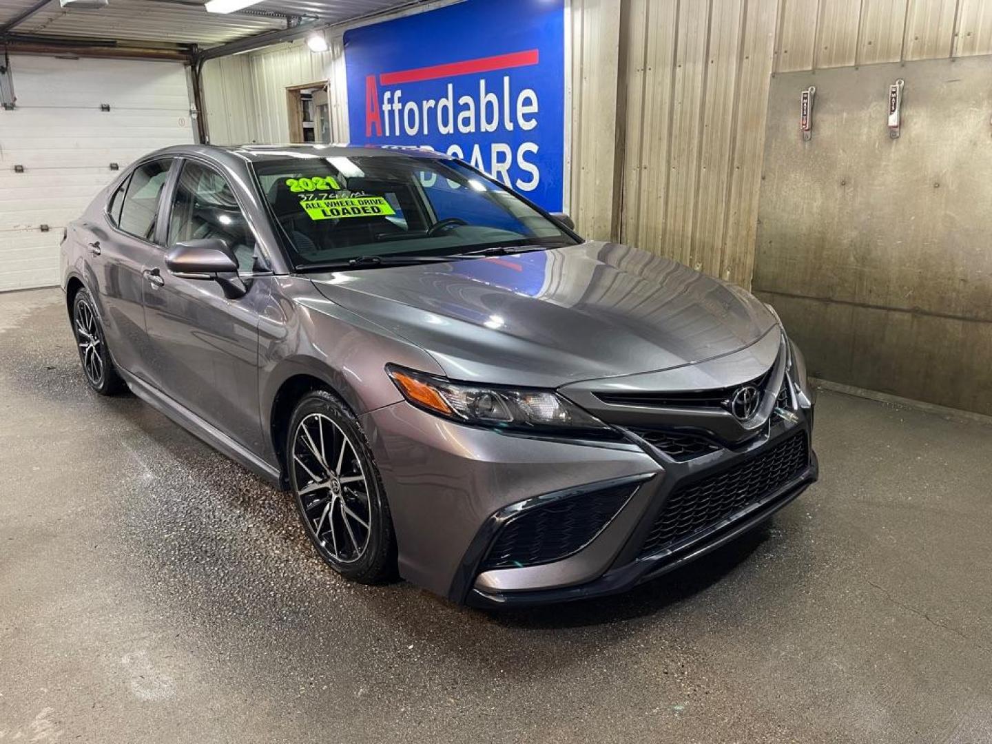 2021 GRAY TOYOTA CAMRY SE (4T1S11BK9MU) with an 2.5L engine, Automatic transmission, located at 2525 S. Cushman, Fairbanks, AK, 99701, (907) 452-5707, 64.824036, -147.712311 - Photo#0