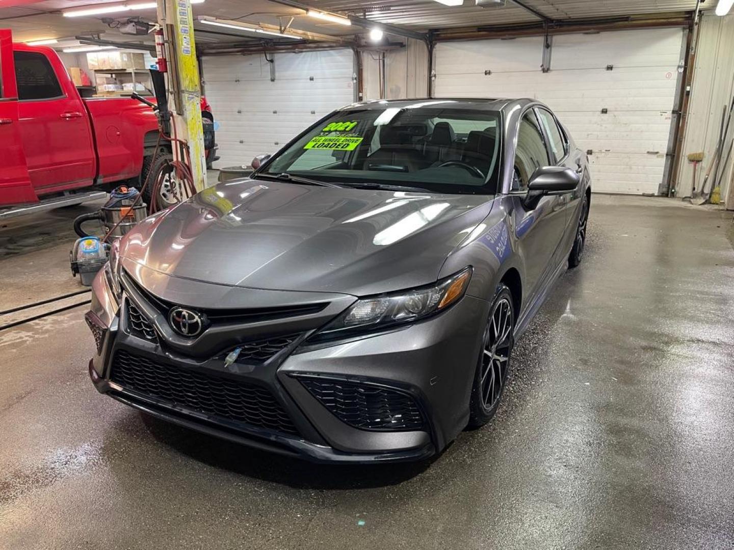 2021 GRAY TOYOTA CAMRY SE (4T1S11BK9MU) with an 2.5L engine, Automatic transmission, located at 2525 S. Cushman, Fairbanks, AK, 99701, (907) 452-5707, 64.824036, -147.712311 - Photo#1