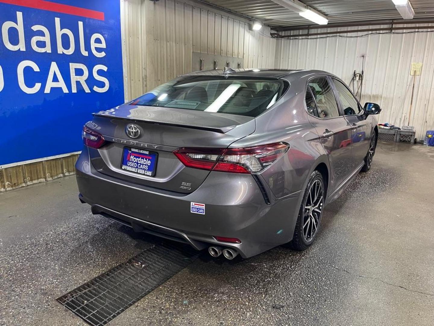 2021 GRAY TOYOTA CAMRY SE (4T1S11BK9MU) with an 2.5L engine, Automatic transmission, located at 2525 S. Cushman, Fairbanks, AK, 99701, (907) 452-5707, 64.824036, -147.712311 - Photo#2