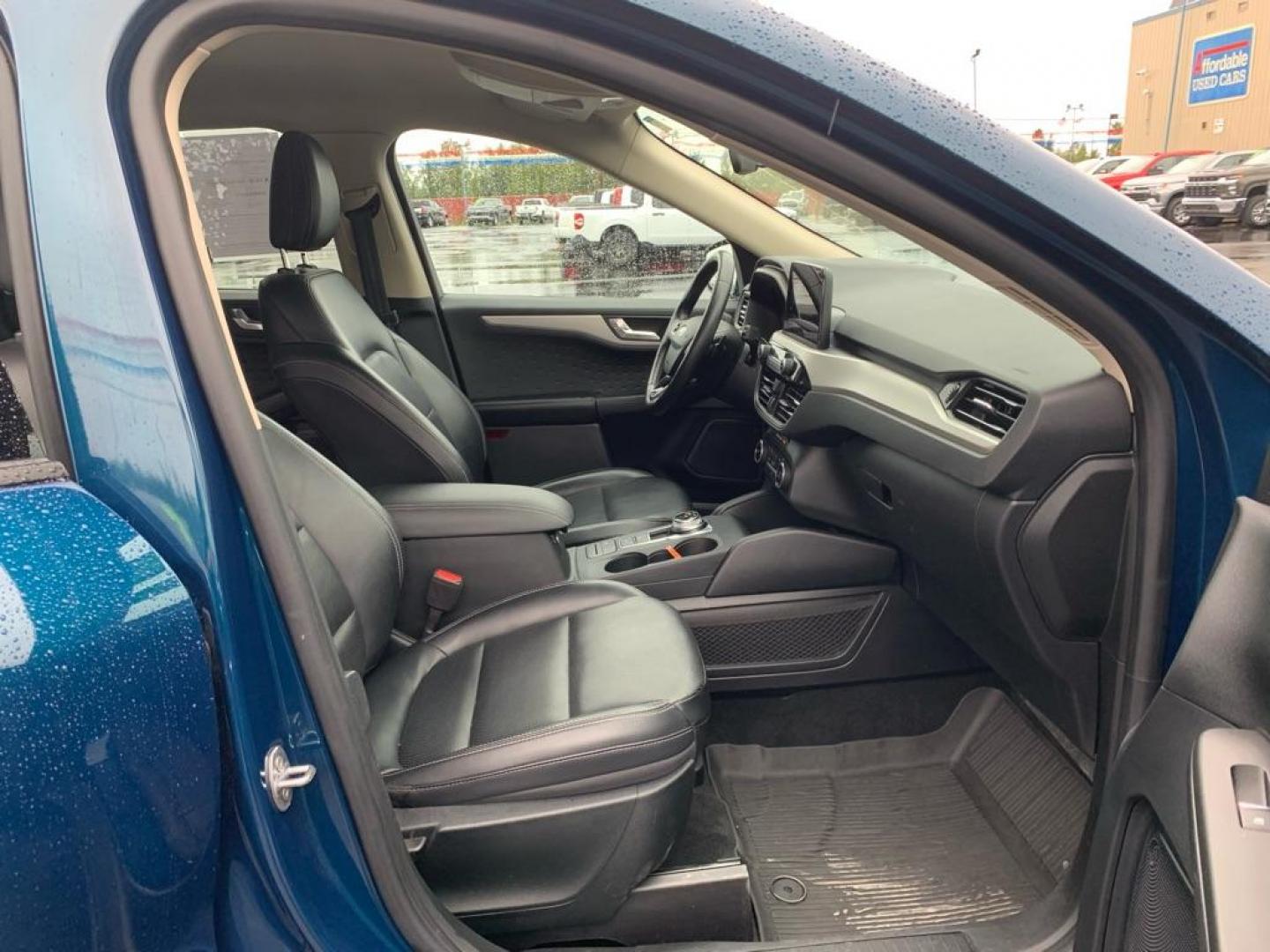 2020 BLUE FORD ESCAPE SEL (1FMCU9H91LU) with an 2.0L engine, Automatic transmission, located at 2525 S. Cushman, Fairbanks, AK, 99701, (907) 452-5707, 64.824036, -147.712311 - Photo#4