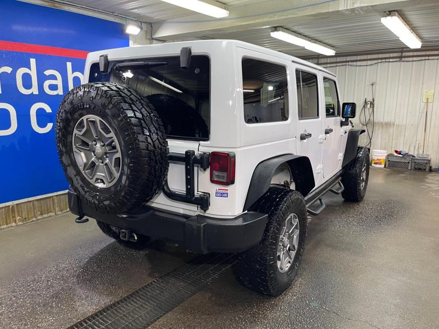 2017 WHITE JEEP WRANGLER UNLIMI RUBICON (1C4HJWFG0HL) with an 3.6L engine, Automatic transmission, located at 2525 S. Cushman, Fairbanks, AK, 99701, (907) 452-5707, 64.824036, -147.712311 - Photo#2