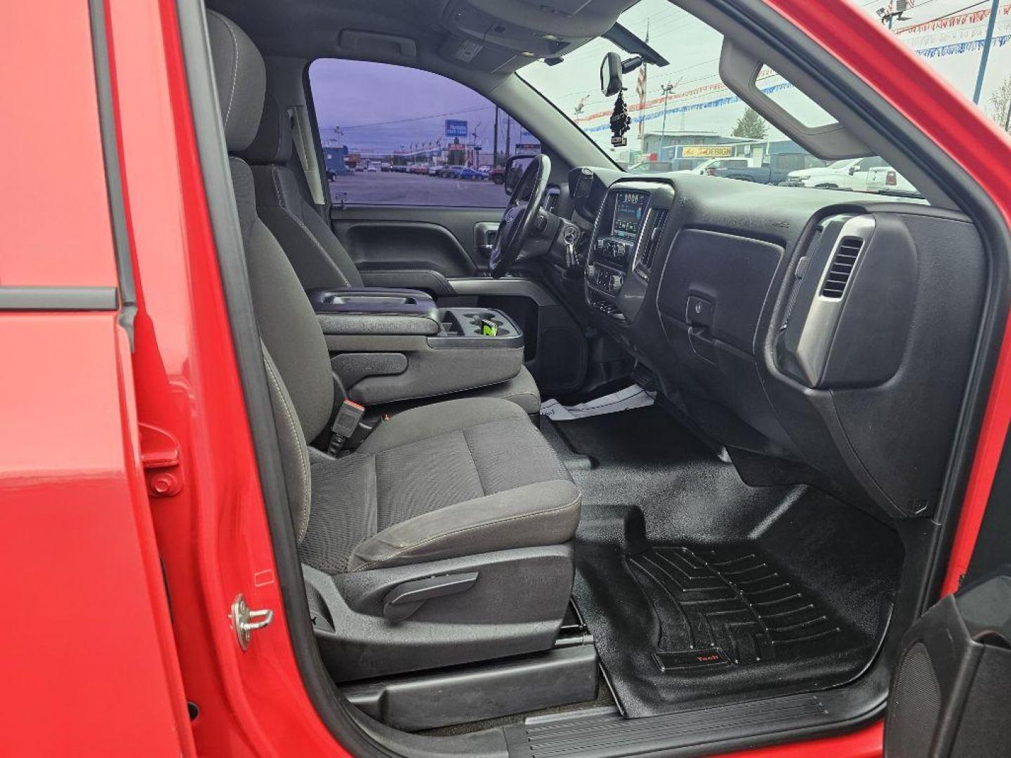 2018 RED CHEVROLET SILVERADO 1500 LT (1GCVKREC7JZ) with an 5.3L engine, Automatic transmission, located at 2525 S. Cushman, Fairbanks, AK, 99701, (907) 452-5707, 64.824036, -147.712311 - Photo#1