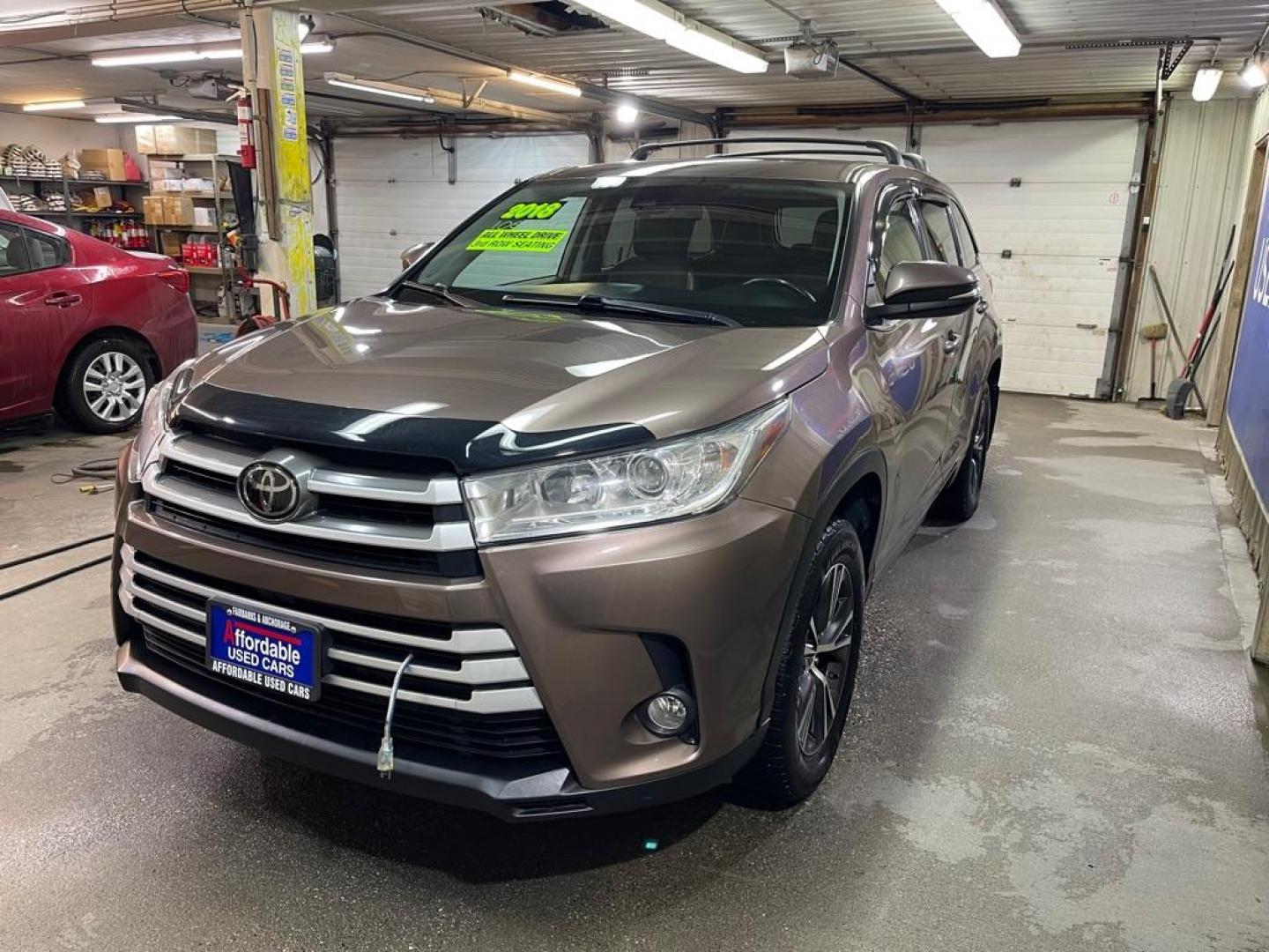 2018 TAN TOYOTA HIGHLANDER LE (5TDBZRFH9JS) with an 3.5L engine, Automatic transmission, located at 2525 S. Cushman, Fairbanks, AK, 99701, (907) 452-5707, 64.824036, -147.712311 - Photo#1