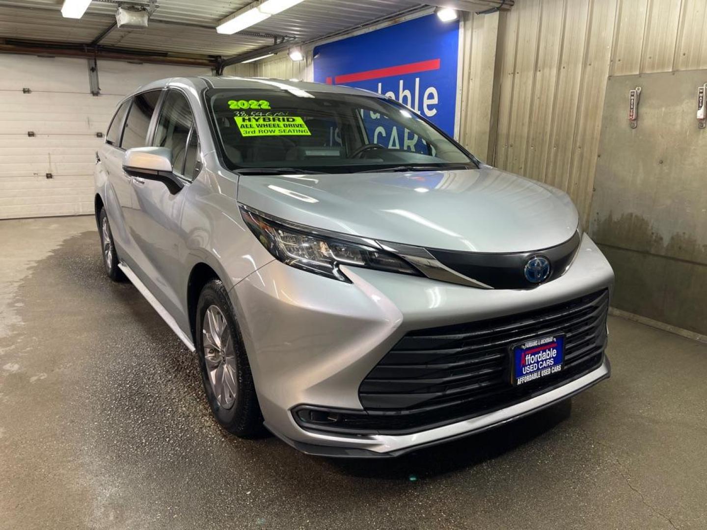 2022 SILVER TOYOTA SIENNA LE (5TDKSKFC1NS) with an 2.5L engine, Continuously Variable transmission, located at 2525 S. Cushman, Fairbanks, AK, 99701, (907) 452-5707, 64.824036, -147.712311 - Photo#0