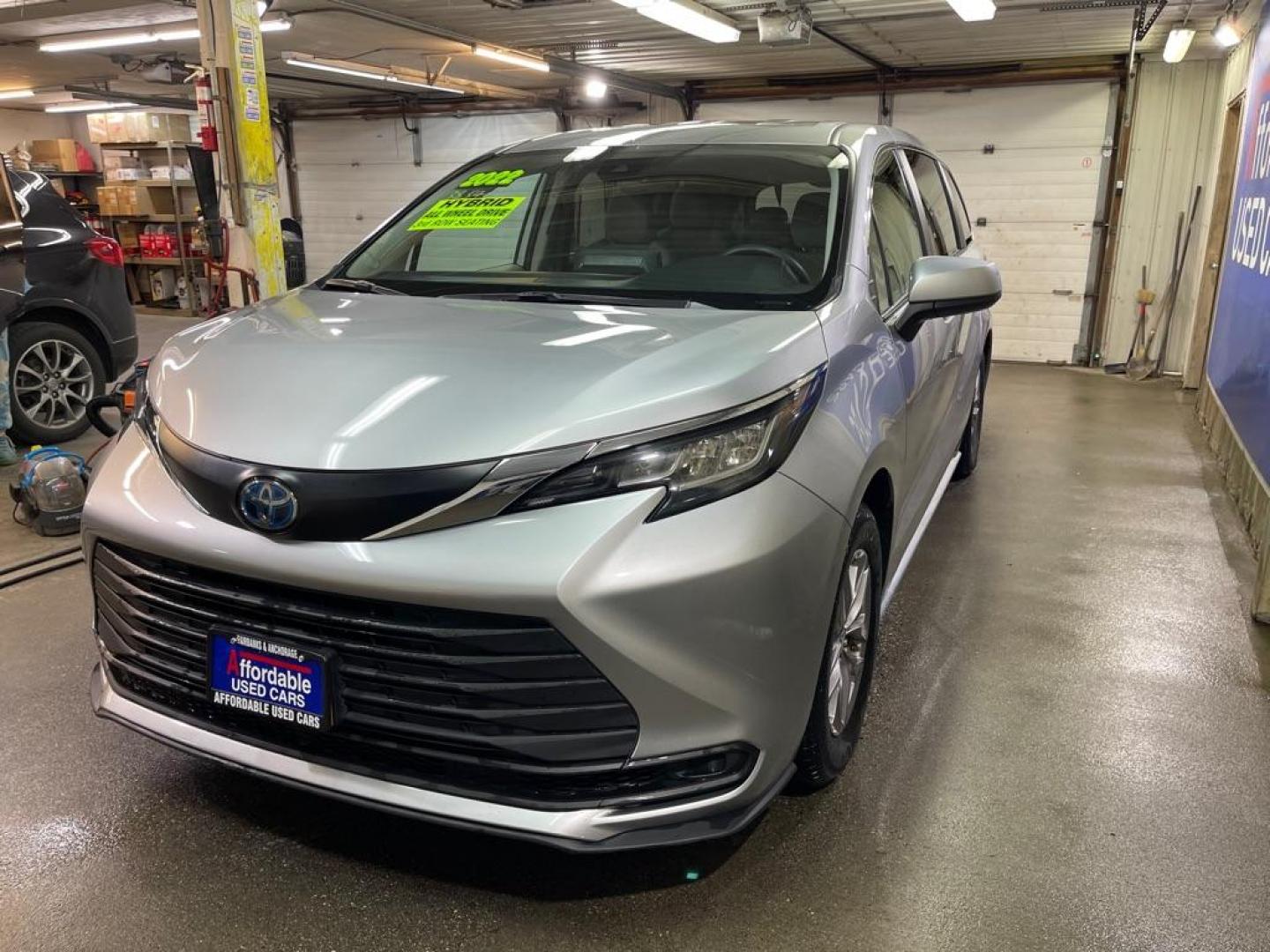 2022 SILVER TOYOTA SIENNA LE (5TDKSKFC1NS) with an 2.5L engine, Continuously Variable transmission, located at 2525 S. Cushman, Fairbanks, AK, 99701, (907) 452-5707, 64.824036, -147.712311 - Photo#1