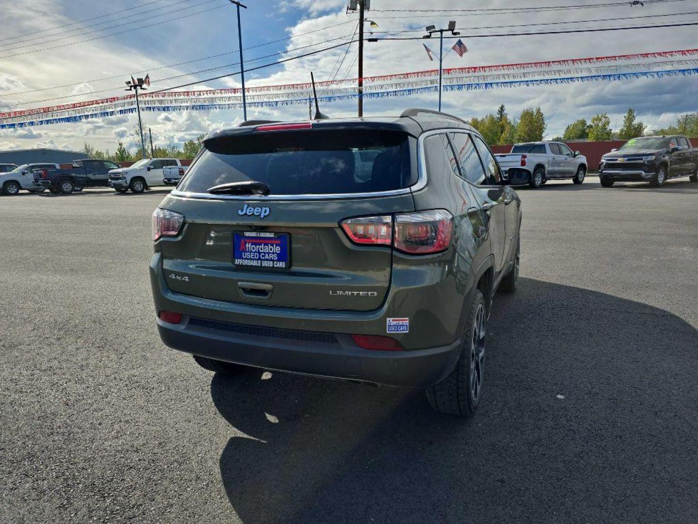 2017 GREEN JEEP COMPASS LIMITED (3C4NJDCB3HT) with an 2.4L engine, Automatic transmission, located at 2525 S. Cushman, Fairbanks, AK, 99701, (907) 452-5707, 64.824036, -147.712311 - Photo#3