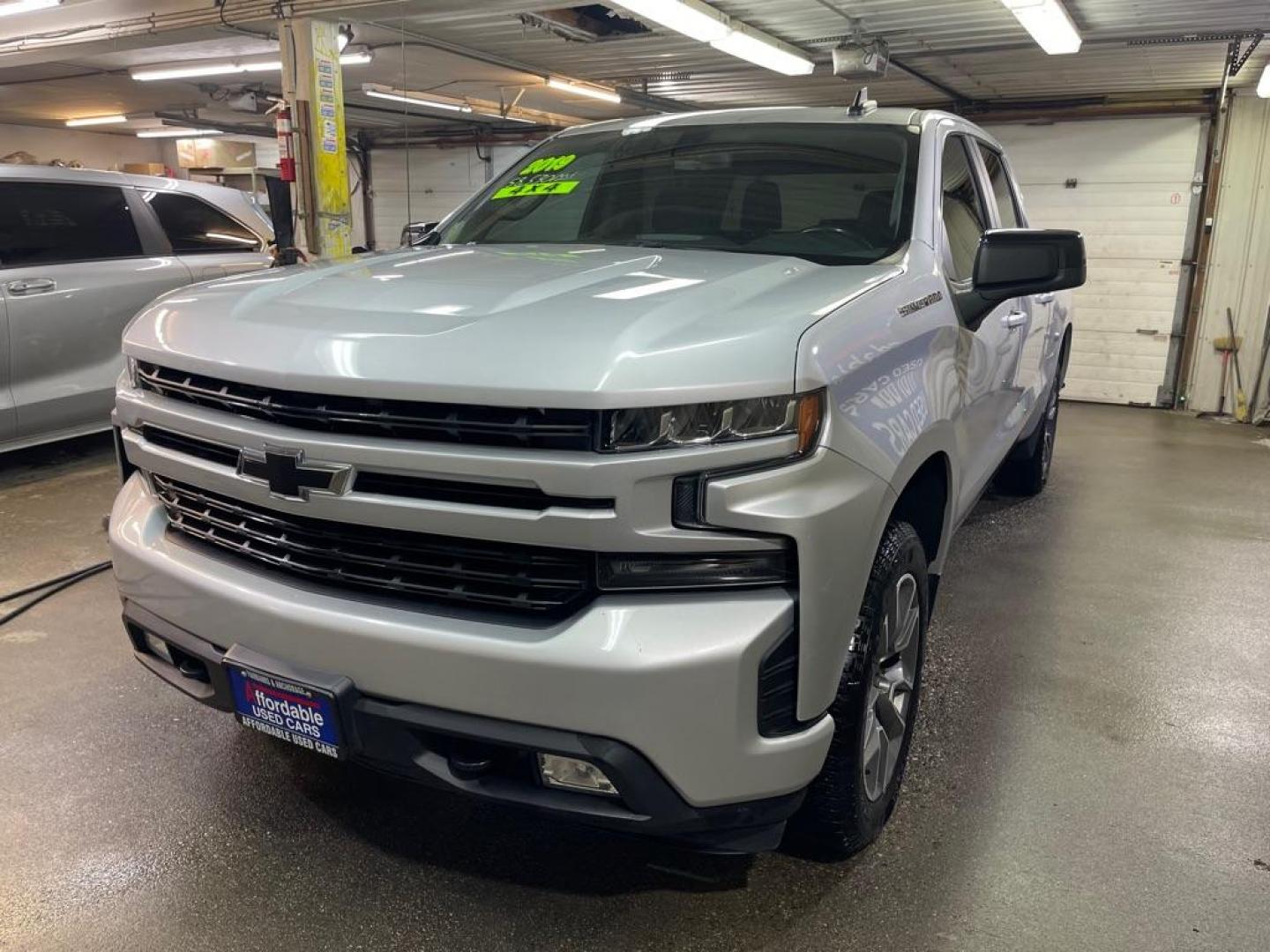 2019 SILVER CHEVROLET SILVERADO 1500 RST (1GCUYEED9KZ) with an 5.3L engine, Automatic transmission, located at 2525 S. Cushman, Fairbanks, AK, 99701, (907) 452-5707, 64.824036, -147.712311 - Photo#1