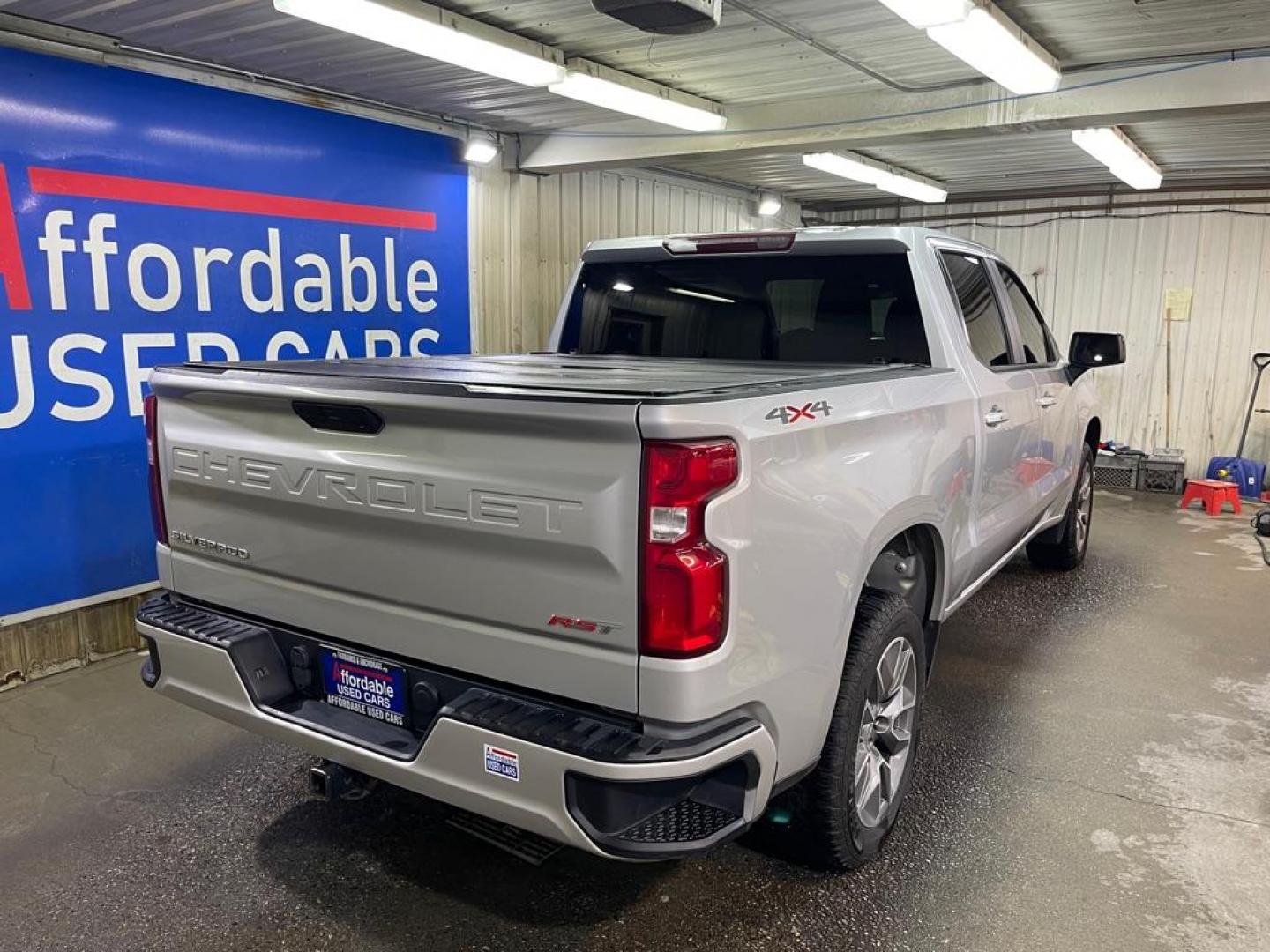 2019 SILVER CHEVROLET SILVERADO 1500 RST (1GCUYEED9KZ) with an 5.3L engine, Automatic transmission, located at 2525 S. Cushman, Fairbanks, AK, 99701, (907) 452-5707, 64.824036, -147.712311 - Photo#2