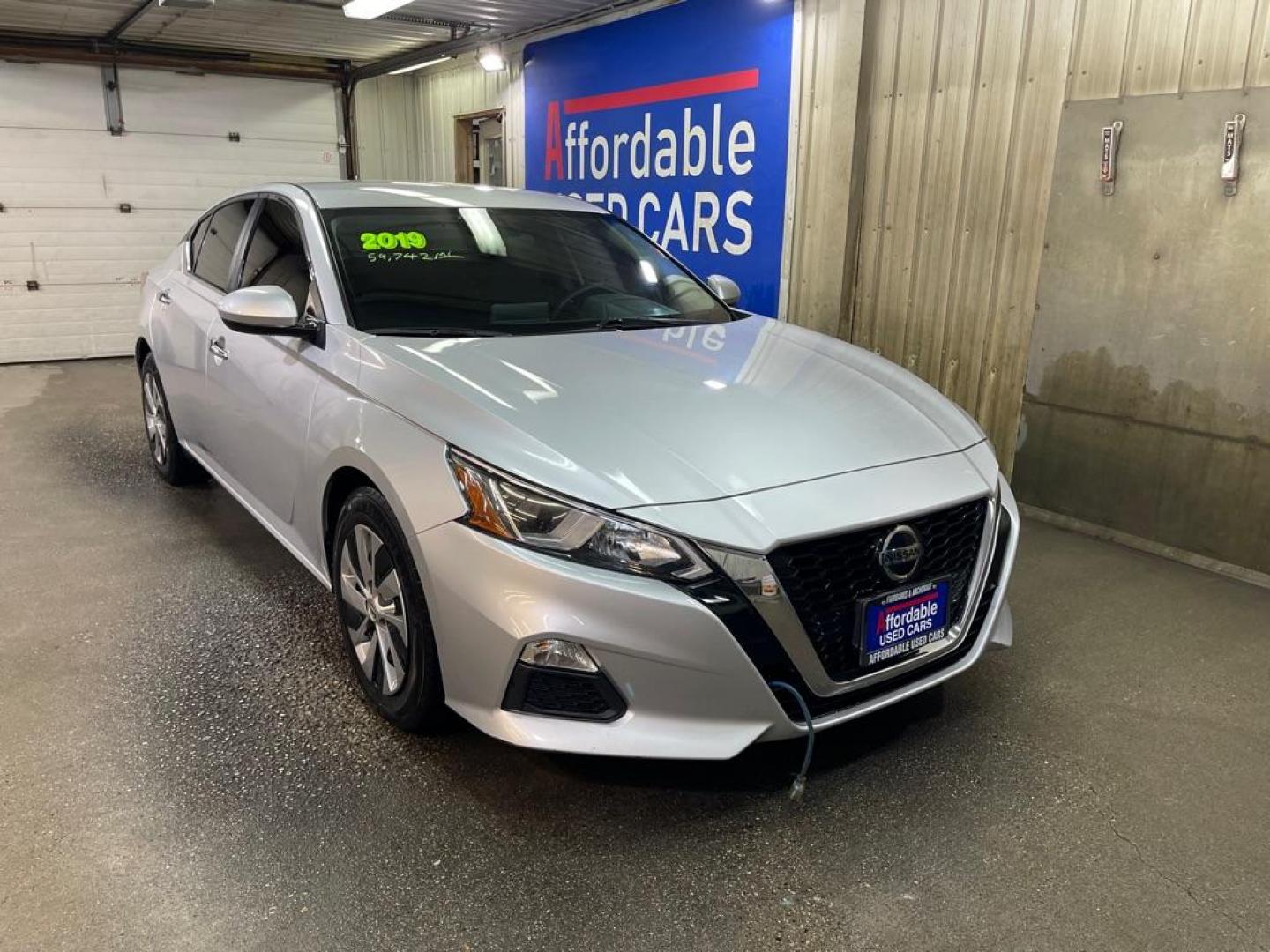 2019 SILVER NISSAN ALTIMA S (1N4BL4BV0KC) with an 2.5L engine, Continuously Variable transmission, located at 2525 S. Cushman, Fairbanks, AK, 99701, (907) 452-5707, 64.824036, -147.712311 - Photo#0