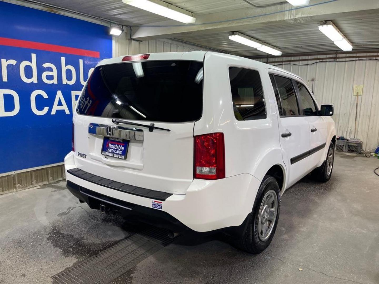 2015 WHITE HONDA PILOT LX (5FNYF3H29FB) with an 3.5L engine, Automatic transmission, located at 2525 S. Cushman, Fairbanks, AK, 99701, (907) 452-5707, 64.824036, -147.712311 - Photo#2