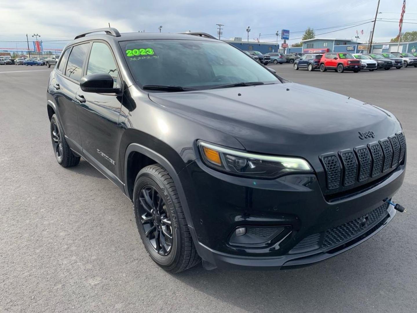 2023 BLACK JEEP CHEROKEE ALTITUDE LUX (1C4PJMMB6PD) with an 2.4L engine, Automatic transmission, located at 2525 S. Cushman, Fairbanks, AK, 99701, (907) 452-5707, 64.824036, -147.712311 - Photo#0